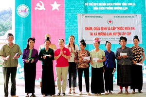 Khám, phát thuốc miễn phí cho 513 người nghèo tại xã Mường Lạn