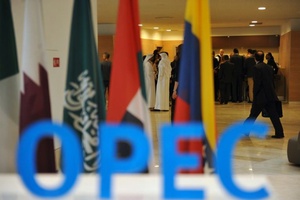 OPEC đạt thỏa thuận lịch sử nhằm hạn chế sản lượng dầu