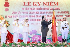 Chủ tịch nước Trần Đại Quang dự lễ kỷ niệm 55 năm Ngày truyền thống lực lượng Cảnh sát Phòng cháy, chữa cháy