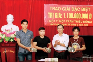 Công ty TNHH một thành viên Xổ số kiến thiết Sơn La: Trao 1,1 tỷ đồng cho khách hàng trúng thưởng