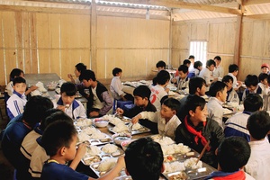 Nấu ăn cho học sinh bán trú - Ý Đảng hợp lòng dân Kỳ 2: Khi chủ trương của Đảng đi vào cuộc sống