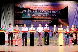 Khai mạc Triển lãm ảnh nghệ thuật “Nét đẹp miền Tây Bắc”