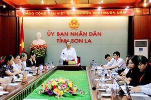 UBND tỉnh: Họp bàn giải pháp khắc phục việc các hộ dân vay nợ tiêu dùng, cho thuê thầu đất trên địa bàn huyện Mai Sơn