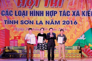 Trao giải Cuộc thi tìm hiểu các loại hình HTX kiểu mới tỉnh Sơn La năm 2016