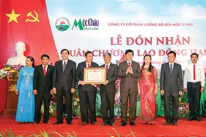 Công ty cổ phần Giống bò sữa Mộc Châu: đón nhận Huân chương Lao động hạng Nhì