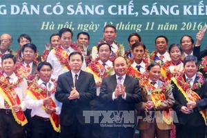 Lễ Tôn vinh Hợp tác xã, Tổ hợp tác tiêu biểu và Nông dân có sáng chế, sáng kiến năm 2016