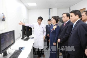 Chủ tịch Quốc hội Nguyễn Thị Kim Ngân dự Lễ khánh thành Trung tâm kỹ thuật cao và tiêu hóa Hà Nội