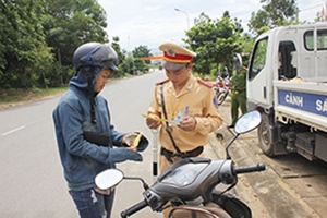 Nâng cao trách nhiệm của người đứng đầu cơ quan, đơn vị trong việc quản lý cán bộ, viên chức khi tham gia giao thông