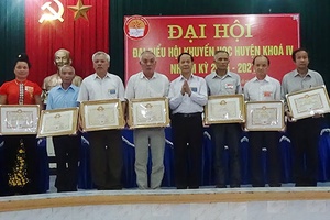 Những bông hoa khuyến học, khuyến tài