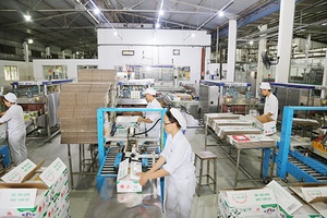 Kinh nghiệm trong công tác xây dựng đội ngũ công nhân, lao động  thời kỳ CNH, HĐH