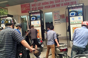 Giá xăng được điều chỉnh tăng gần 1.000 đồng/lít