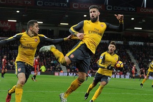 Giroud chói sáng, đem về trận hòa kịch tính cho Arsenal