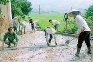 Mường La: Hỗ trợ 13.000 tấn xi măng làm đường giao thông nông thôn