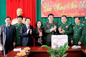 Công an tỉnh; Ủy ban về các vấn đề xã hội của Quốc hội; Ban Dân tộc và Bộ Chỉ huy BĐBP tỉnh: Thăm, chúc tết các địa phương, đơn vị