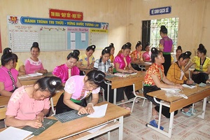 Lan tỏa mô hình “Tủ sách, ngăn sách” của phụ nữ Mường La