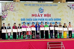 Hội LHPN huyện Yên Châu: Ngày hội Giới thiệu sản phẩm, biểu dương phụ nữ làm kinh tế giỏi năm 2018