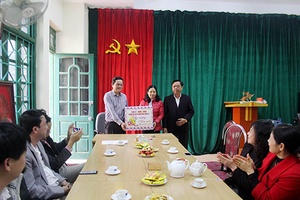 Đồng chí Phó Chủ tịch UBND tỉnh thăm, chúc tết Hội Bảo trợ người tàn tật và trẻ mồ côi tỉnh