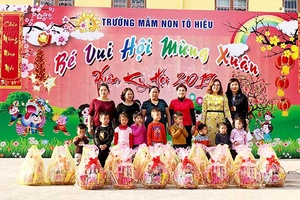 Trường Mầm non Tô Hiệu: Trao 17 suất quà cho học sinh có hoàn cảnh khó khăn