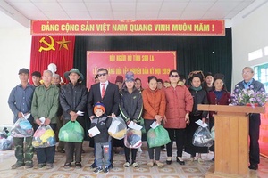 Hội Người mù tỉnh Sơn La: Tổ chức thăm hỏi, tặng quà Tết cho hội viên
