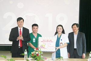 Đồng chí Chủ tịch UBND tỉnh thăm, chúc Tết các đơn vị trên địa bàn tỉnh