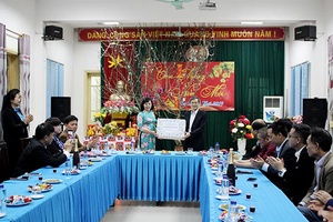 Lãnh đạo Sở Y tế Sơn La: Thăm và chúc tết Bệnh viện Đa khoa tỉnh 