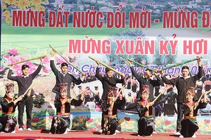 Huyện Yên Châu: Chương trình “Mừng đất nước đổi mới, mừng Đảng quang vinh, mừng Xuân Kỷ Hợi 2019”