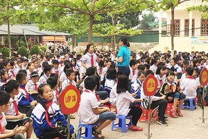 Trường Tiểu học thị trấn Phù Yên: Tổ chức ngày hội giao lưu tiếng Anh