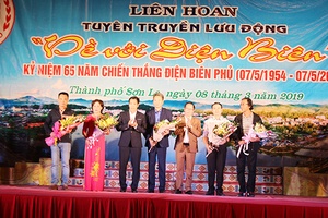 Liên hoan tuyên truyền lưu động “Về với Điện Biên”