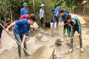 Đoàn xã Huy Tân: Làm đường bê tông vào nhà Mẹ Việt Nam Anh hùng