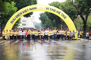 Giải chạy marathon “Bưu điện Việt Nam - Vì thế hệ trẻ”