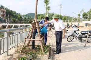 Sốp Cộp: Phát động trồng cây nhân kỷ niệm 129 năm Ngày sinh nhật Bác