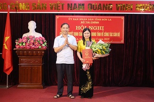 Công bố quyết định của Chủ tịch UBND tỉnh về công tác cán bộ