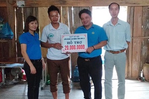 Công đoàn ngành Nông nghiệp và PTNT: Chuyển trao 50 triệu đồng hỗ trợ xây dựng nhà "Mái ấm công đoàn 2019"