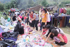 Chợ phiên Long Hẹ