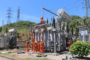 Công ty Điện lực Sơn La: Lắp đặt thành công máy biến áp 40 MVA tại trạm biến áp 110 kV Mường La