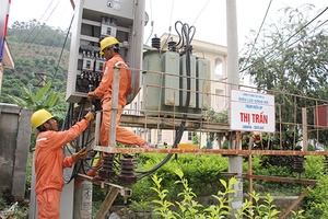 Cung cấp nguồn điện ổn định phục vụ khách hàng