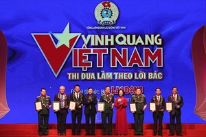 Tôn vinh 19 tập thể, cá nhân thi đua làm theo lời Bác