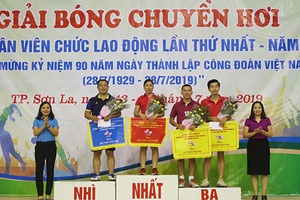 Giải bóng chuyền hơi công nhân viên chức lao động Thành phố 