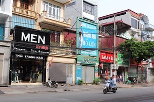 Tăng cường chấn chỉnh việc treo biển quảng cáo sai quy định