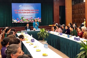 Gặp mặt nữ thương binh nặng tiêu biểu toàn quốc