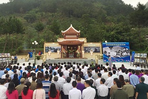 Bàn giao và đưa vào sử dụng công trình tu bổ, tôn tạo Di tích nơi Bác Hồ nói chuyện với cán bộ, chiến sỹ công nhân Nông trường Mộc Châu