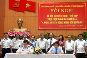 Phối hợp thực hiện Chương trình “Cảnh sát biển đồng hành cùng ngư dân”