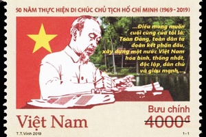 Phát hành đặc biệt bộ tem và bộ lịch về Bác Hồ