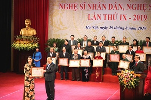 Trao tặng danh hiệu NSND, NSƯT cho 391 nghệ sĩ