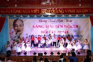 Chương trình nghệ thuật “Sáng mãi tên Người Hồ Chí Minh”