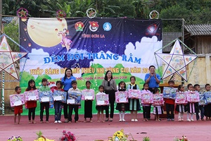 Đêm hội trăng rằm “Thắp sáng ước mơ thiếu nhi vùng cao”