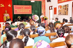 Mộc Châu: Trao Quyết định nhập quốc tịch Việt Nam cho 88 công dân Lào