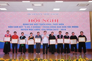 Đánh giá việc triển khai, thực hiện nội dung bản cam kết “5 có, 5 không” trong đồng bào dân tộc Mông