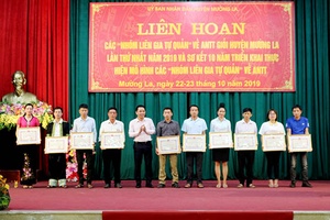 Mường La: Liên hoan các “Nhóm liên gia tự quản” về ANTT giỏi lần thứ nhất