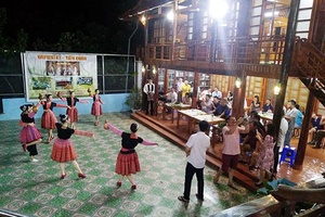 Phát triển du lịch gắn với bảo tồn bản sắc văn hóa dân tộc